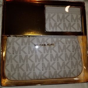 Michael Kors purse/crossbody/wallet